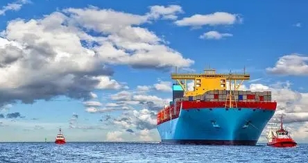 探讨国际海运的趋势、技术创及行业面临的主要问题和可能的解决方案